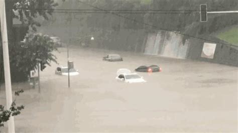 陕西镇巴遭遇50年来的特大暴雨：有村镇断电，受灾人口达5637人_凤凰网