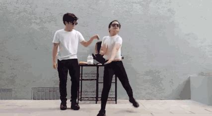 《扶摇》赖艺小哥哥表演舞蹈才艺，这段hiphop你打几分？_凤凰网视频_凤凰网