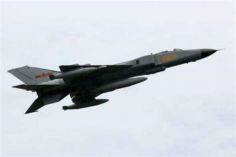 高清：荷兰F-16战斗机飞行员在9000多米高空自拍【3】--军事--人民网
