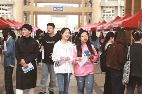 武昌区举办秋季校园招聘会 现场提供300个优质岗位 最高年薪达50万元-新闻频道-和讯网