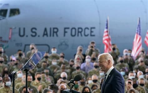 美媒：拜登上台后首次外访抵达英国美军基地 将会见俄罗斯总统普京-新闻频道-和讯网