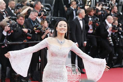 巩俐妆容甜美女生头像
