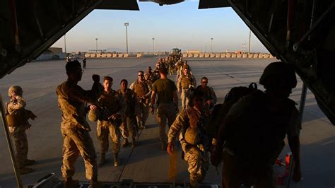 美军调动8000兵力保障人员从阿富汗撤离，美媒拷问：增兵人数怎么比撤军人数还多