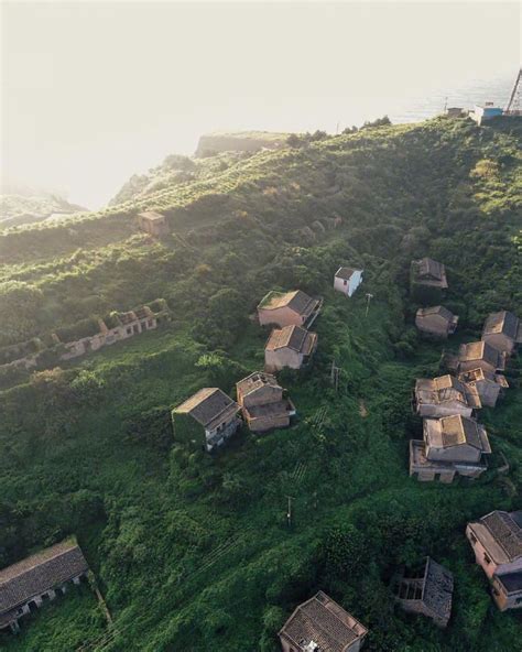 浙江舟山，被荒弃的无人小渔村儿，成了一道别样的风景线__财经头条