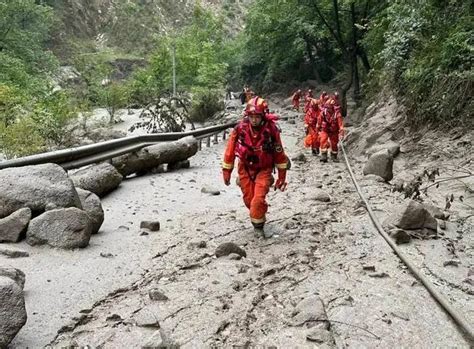 印度北部暴雨引发洪水及山体滑坡，多个城邦被淹_凤凰网视频_凤凰网