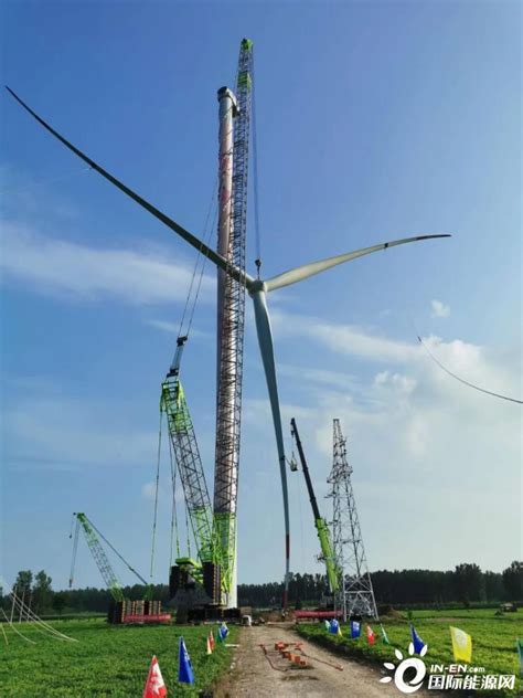 河南民权风电项目首台风机顺利吊装-国际风力发电网