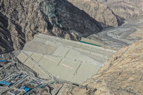 “新疆三峡”阿尔塔什水利枢纽工程并网发电