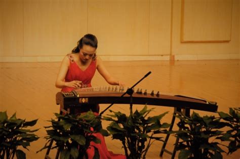 音乐舞蹈学院2013级本科毕业生张依古筝独奏音乐会成功举行