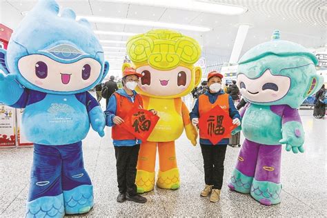 微笑迎亚运 暖心过新年 亚运吉祥物来杭州东站送祝福啦-杭州新闻中心-杭州网
