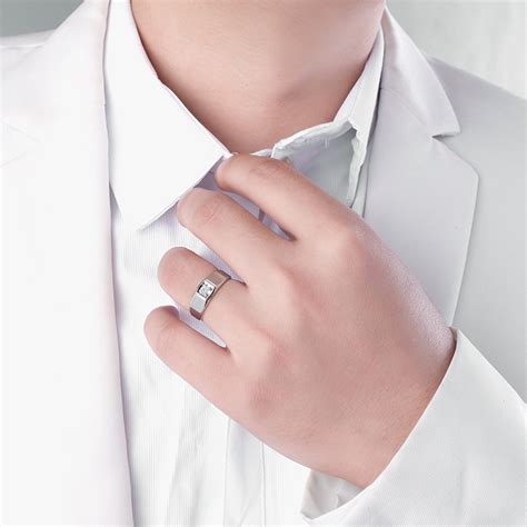男士戴什么戒指比较好？适合男士佩戴的戒指 – 我爱钻石网官网