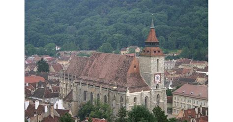 Манастирите в Румъния вече приемат гости за Великден