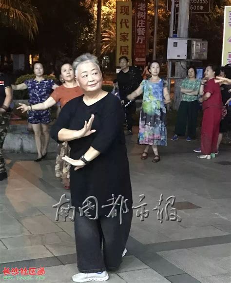 广场舞大妈为何总是伤不起_ 视频中国