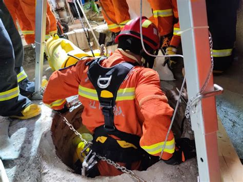 广东一男子坠入15米深井，消防提醒：千万别这么做！