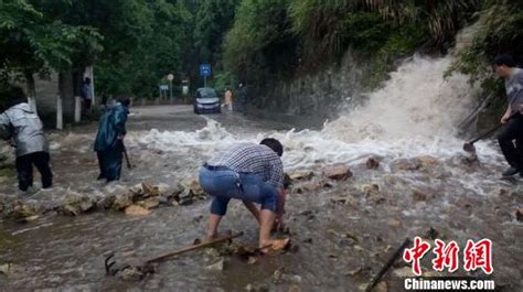 暴雨致汉中略阳县城发生洪涝 17个镇办受灾