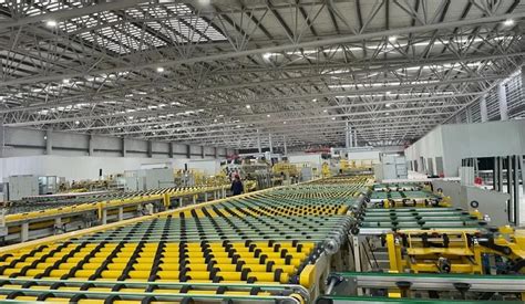 日熔化量1200吨！全球首条一窑八线光伏玻璃生产线在安徽桐城成功引板