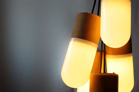 一盏温暖的灯-木质与玻璃结合的吊灯