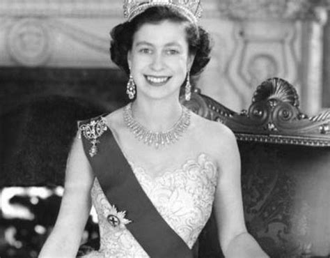 今天，英国女王95岁了！而这是超长待机的她，永失挚爱后的第一个生日|菲利普|英国女王|伊丽莎白二世_新浪新闻