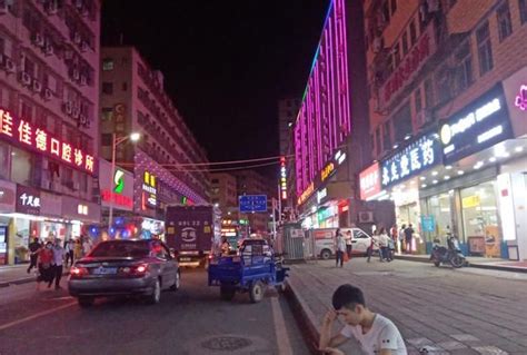 深圳石岩石龙仔繁华的夜景,一个工业发达的社区|商业区|夜景|石岩_新浪新闻