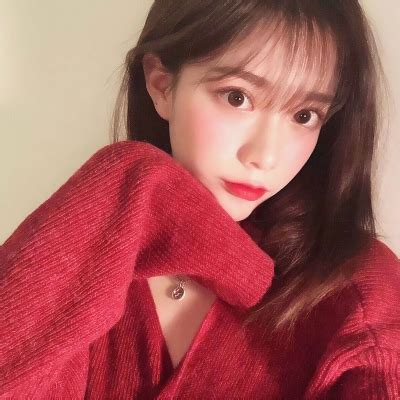 超甜美女生头像红色系