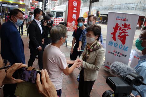 林郑月娥街头签名支持香港维护国家安全立法_港台来信_澎湃新闻-The Paper