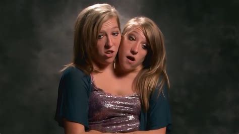 美国“双头”姐妹花，两个脑袋共用一个身体，想各自拥有爱情！_腾讯视频
