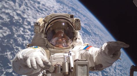 失重状态下 航天员在太空都怎么运动？