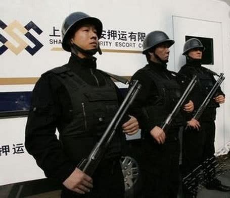 新版人民币出库 43辆武装押运车排长龙取新钞-新闻中心-温州网