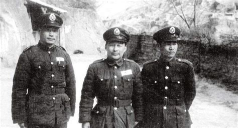 第四野战军四位兵团司令，为何邓华能够在1955年，当选大军区司令_刘亚楼_将领_解放战争