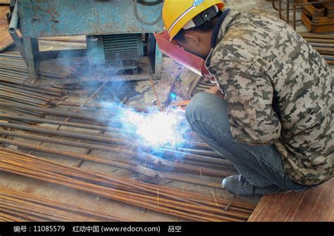 烧电焊作业的工人高清图片下载_红动中国