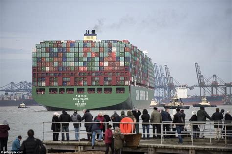 中国巨型货轮抵英国 世界最大体型引无数人围观 - 海洋财富网