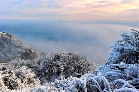 观梅里雪山日出，中国最美的雪山之一，运气极好才能看到日照金顶__凤凰网
