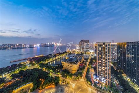 杭州：滨江区CBD夜景-人民图片网