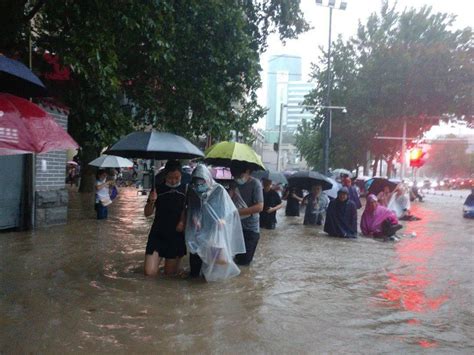历史上的今天7月18日_2007年中国山东省济南市遭受特大暴雨袭击。造成25人死亡、4人失踪、170多人受伤，和重大财产损失。
