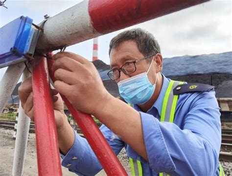 60后铁路道口员 岗位上度过55岁生日-中国吉林网