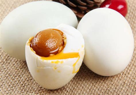 鸭蛋不能和什么一起吃,吃鸭蛋有什么好处及食用禁忌