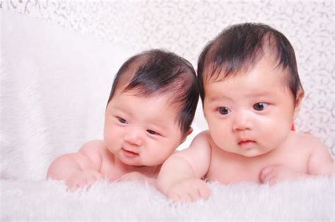 双胞胎宝宝起名字免费：把握韵律与寓意的完美结合_奇缘阁算命网