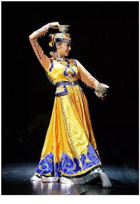 这就是蒙古人舞蹈,少儿舞蹈之乡蒙古人,2004年的广场舞蒙古人_大山谷图库