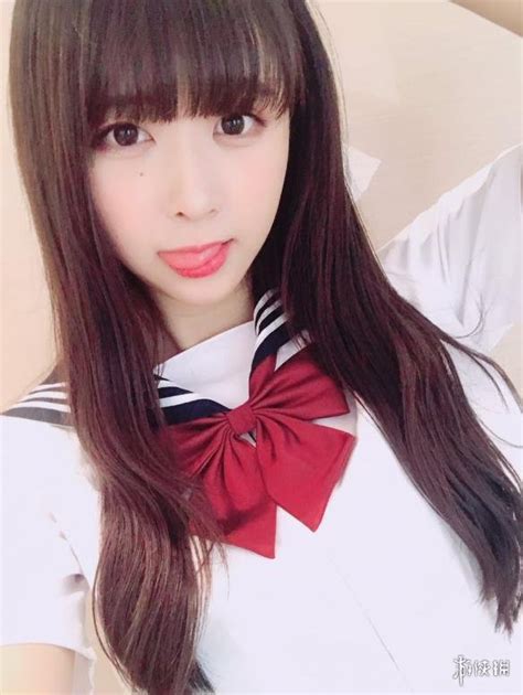 日本19岁偶像宮脇咲良卖萌自拍 粉唇嘟嘟可爱迷人_新浪图片