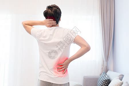 后背、肩胛骨区域疼痛、紧张或僵硬，是怎么回事？一文详细告知您_颈椎_姿势_问题