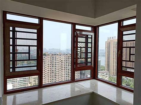 广州阳台安装玻璃窗多少钱一平方？