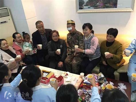 排雷英雄杜富国在云南开远医院迎来27岁生日-看看云南