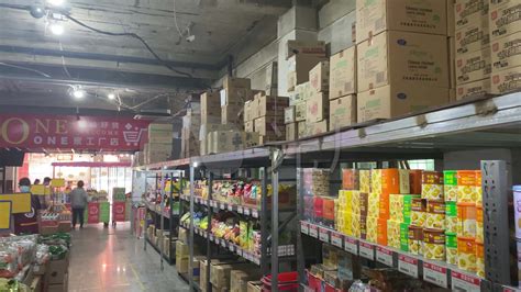 实拍上海11家临期食品批发折扣仓库，看看各自都有哪些货源和服务|临期|货源|仓库_新浪新闻