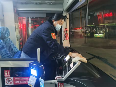 前方到站大北窑东 北京这位女司机为什么选择开夜班车？ | 北晚新视觉