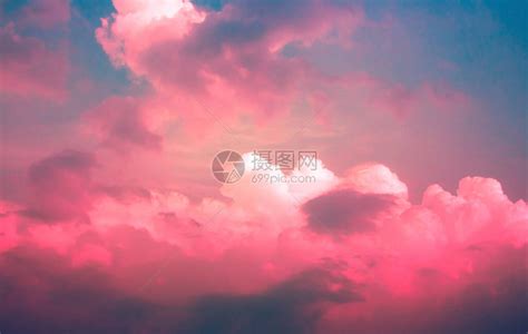 紫蓝色天空的云彩上亮高清图片下载-正版图片506550424-摄图网