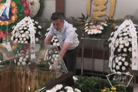 大亚圣象董事长陈晓龙追悼会举行 现场数百人送了他最后一程 | 每经网