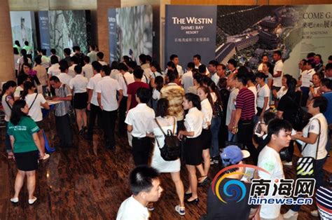 三亚高端酒店举办大型招聘会 首日700位求职者应聘_凤凰网