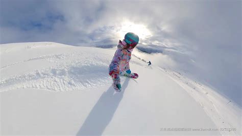 寻冬韵 探多彩丨冬奥“气氛组”就位 滑雪+温泉的冬游高质量体验别错过-消费日报网