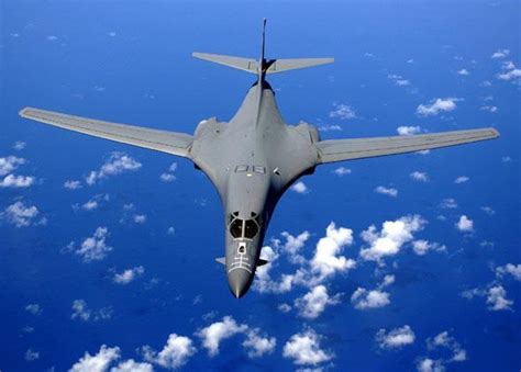 台媒：返美前“绕一下”，美军B-1B轰炸机飞越台湾东北方海域