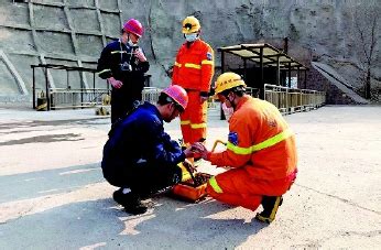 首钢矿业组建地采矿山兼职救护队