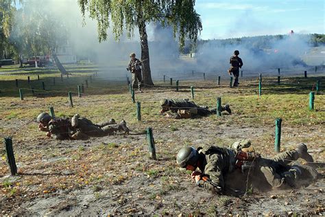 乌克兰士兵拿AK-47打死4名战友 打伤5人_凤凰网资讯_凤凰网